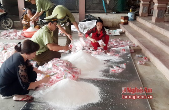 Tiêu hủy gần 314 kg mỳ chính giả