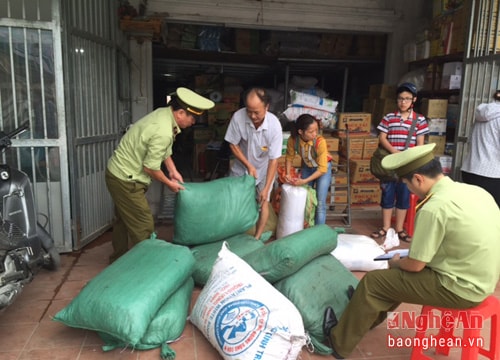Nghệ An: Hơn 1 tạ hàn the và nửa tấn táo tàu không rõ nguồn gốc