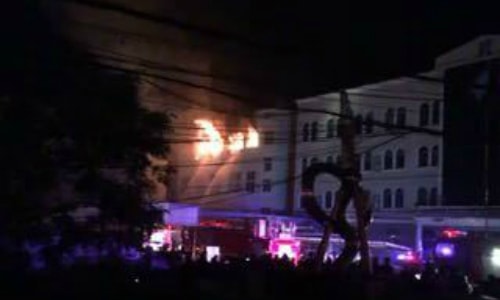 Chiến đấu cơ của hải quân Trung Quốc lao vào nhà máy