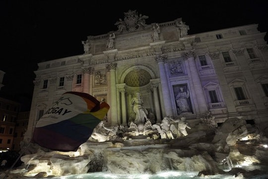 Italy thông qua đạo luật lịch sử về quyền của người đồng tính