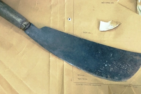 Đuổi vợ ra khỏi nhà rồi chém Công an trọng thương