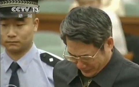 Quan tham Trung Quốc 'ngã ngựa' vì vợ con cậy thế vơ vét