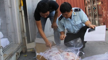 Hiểm nguy từ 27 tấn thịt đông lạnh vô thừa nhận