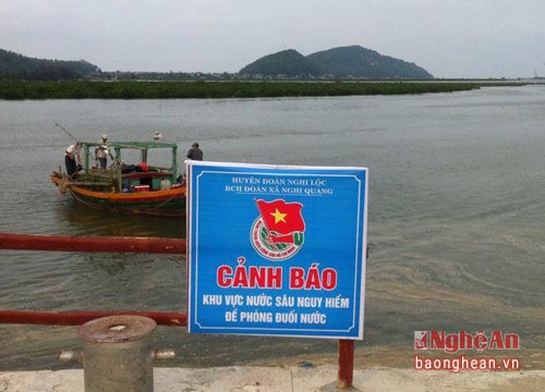 Cắm biển cảnh báo tai nạn đuối nước