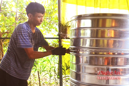 'Công nghệ' sản xuất 30.000 thùng tôn cất trữ lương thực ở quê lúa Yên Thành