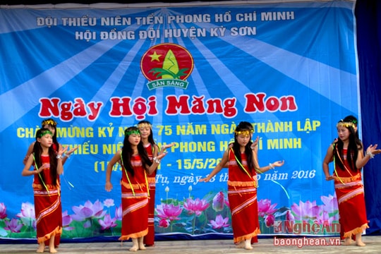 Sôi nổi 'ngày hội măng non' ở Kỳ Sơn