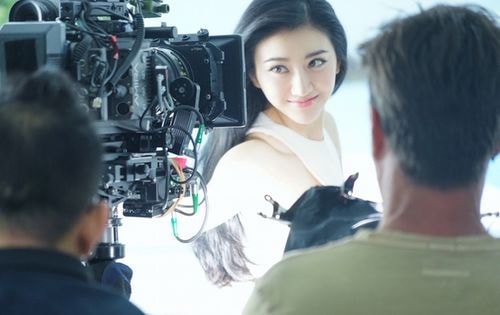 Mỹ nữ Cảnh Điềm khoe vẻ đẹp rạng ngời