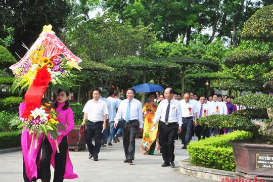 Đảng ủy khối Doanh nghiệp Nghệ An dâng hoa, dâng hương tại Khu di tích Kim Liên