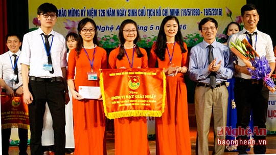 Sinh viên khoa Hóa Đại học Vinh đạt giải Nhất cuộc thi tìm hiểu sự nghiệp và tư tưởng của Bác Hồ