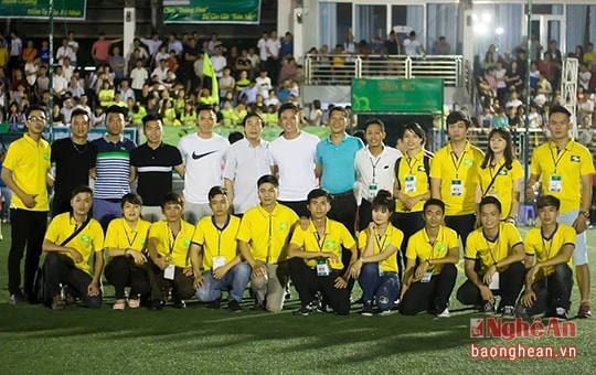 Sau bóng đá là quê hương