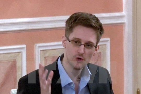 "Mở cửa" bộ dữ liệu mật của Edward Snowden cho báo giới
