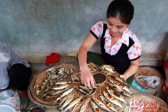 Cá nướng sông Giăng chỉ có ở chợ Chùa