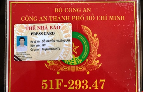 'Chìa' thẻ Nhà báo giả xin tha lỗi vi phạm giao thông