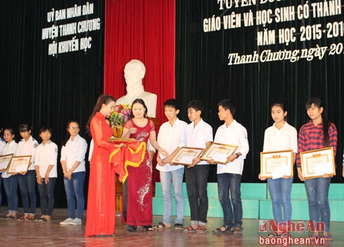 Thanh Chương: Tuyên dương, khen thưởng giáo viên, học sinh xuất sắc
