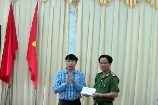 Thưởng nóng Công an huyện Quỳ Châu phá vụ án mạng nữ sinh lớp 7