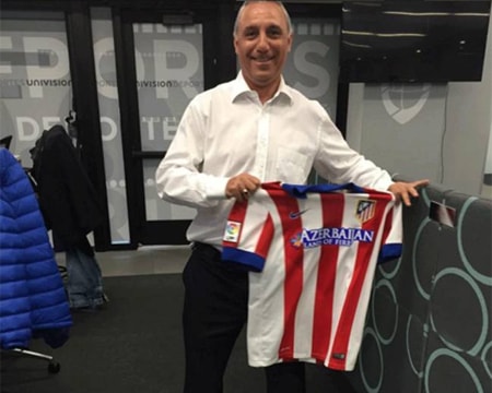 Huyền thoại Barca dẫm lên áo Real, nâng niu áo Atletico