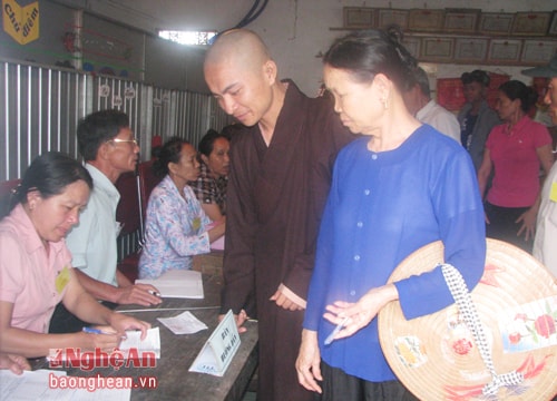 Tăng, Ni phật tử Nghệ An đi bầu cử