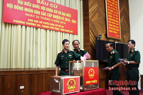 Hơn 1.000 cử tri LLVT Quân khu 4 thực hiện quyền và nghĩa vụ bầu cử