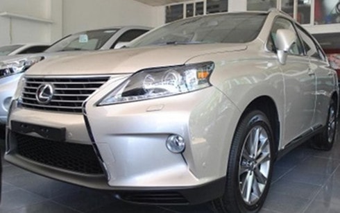 Xe sang sắp 'gánh' thêm phí bảo vệ môi trường?