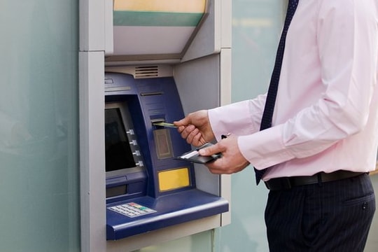 100 tên trộm đánh cắp 13 triệu USD từ máy ATM trong 3 giờ