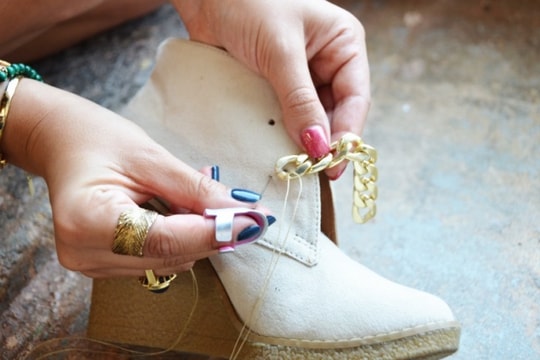 Mách bạn mẹo làm mới giày cũ cực hay