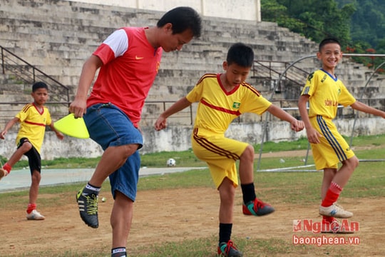 Phố núi Quỳ Hợp khởi động giải Bóng đá Thiếu niên Nhi đồng Cúp Báo Nghệ An