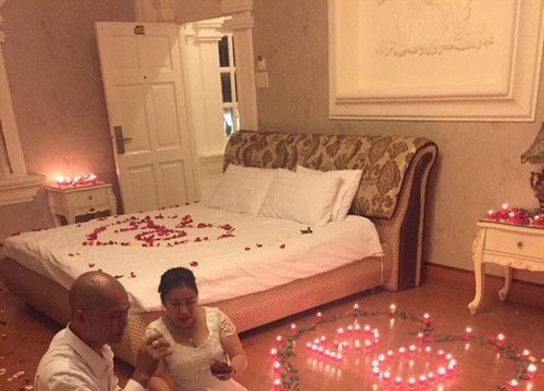 Lễ kỷ niệm ngày cưới của cặp đôi U50 khiến nhiều người ghen tỵ