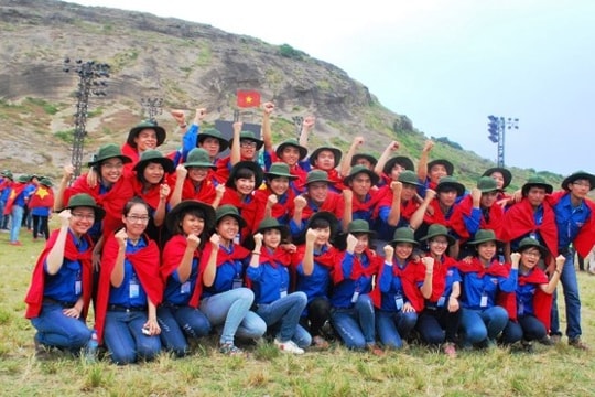 Sinh viên Nghệ An tham gia chương trình 'Sinh viên với biển, đảo Tổ quốc'