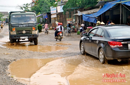 Tuyến đường 538 ở Nghệ An thành ao hồ sau trận mưa nhỏ