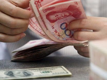 Trung Quốc 'đánh' sụt giá Nhân dân tệ xuống mức kỷ lục