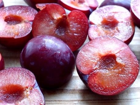 Ăn mận nhiều ảnh hưởng dạ dày và men răng