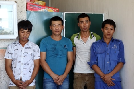 Bắt nhóm đối tượng đòi bảo kê máy gặt của nông dân