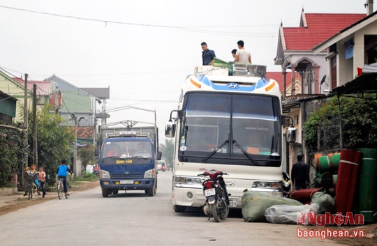 Xe 'dù' đội lốt xe Lào hoạt động bát nháo