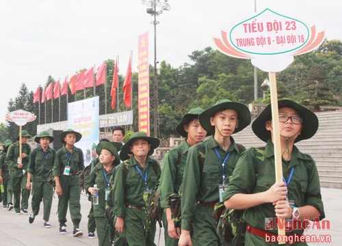 Hơn 500 học sinh ở Nghệ An tham gia lễ xuất quân 'Học kỳ quân đội'