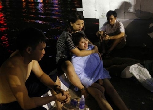 Tàu du lịch bị lật trên sông Hàn hoạt động không phép