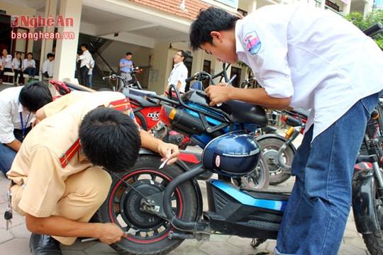 UBND tỉnh Nghệ An chỉ đạo tăng cường quản lý xe máy điện, mô tô điện.