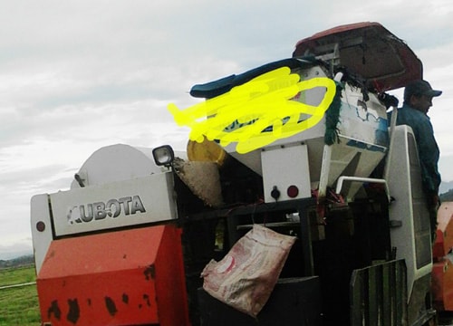 Nghệ An: Khởi tố kẻ dùng dao đòi tiền bảo kê máy gặt lúa