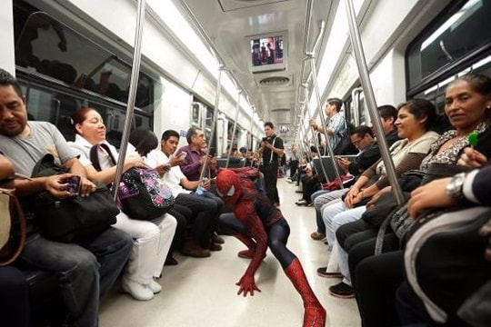 Giáo viên khoa học 'biến hóa' thành Người nhện