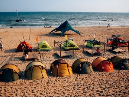 6 địa điểm ngủ lều bên bãi biển đang hot ở Việt Nam