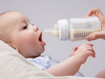 Nên uống bao nhiêu sữa mỗi ngày là đủ?