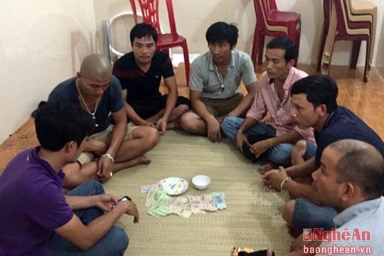 Ổ bạc cho tài xế xe tải đường dài núp bóng quán cơm