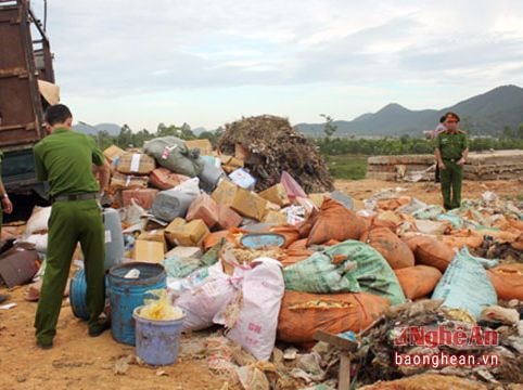 Tiêu hủy măng thối, chất vàng ô và dấm độc làm từ axit
