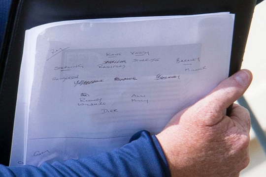 Trợ lý HLV bất cẩn làm lộ đội hình tuyển Anh