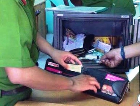 Bắt quả tang nam thanh niên chở két sắt ăn trộm