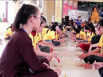 600 học sinh trải nghiệm đời sống tu hành dịp hè
