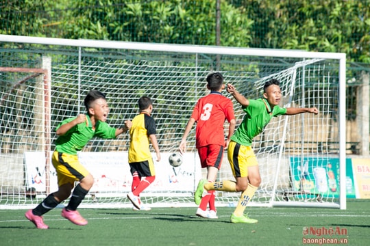 Thiếu niên Quỳ Hợp thắng đậm Quỳ Châu với tỷ số 7-0