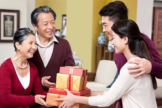 Con dâu phải chăm sóc bố mẹ chồng, thế ai sẽ chăm sóc bố mẹ họ?