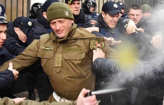 Phe cực hữu Ukraine bao vây tòa Tổng lãnh sự Nga tại Odessa