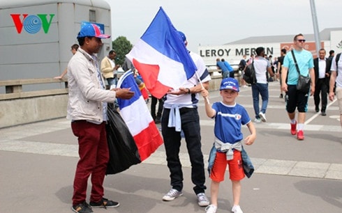 Phe vé Paris nhiều vô kể