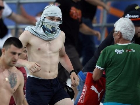 UEFA kỷ luật bóng đá Nga sau ẩu đả của người hâm mộ